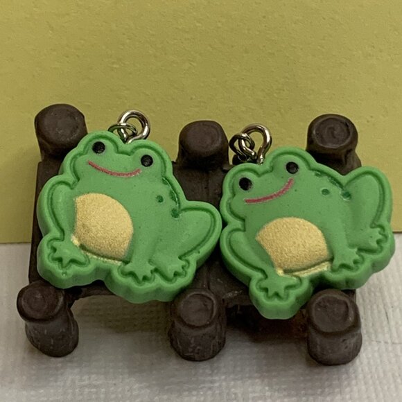 Frog Earring, Amphibian Earring, Silly Animal Earring, Gift Idea, Frog Jewelry - Picture 1 of 9